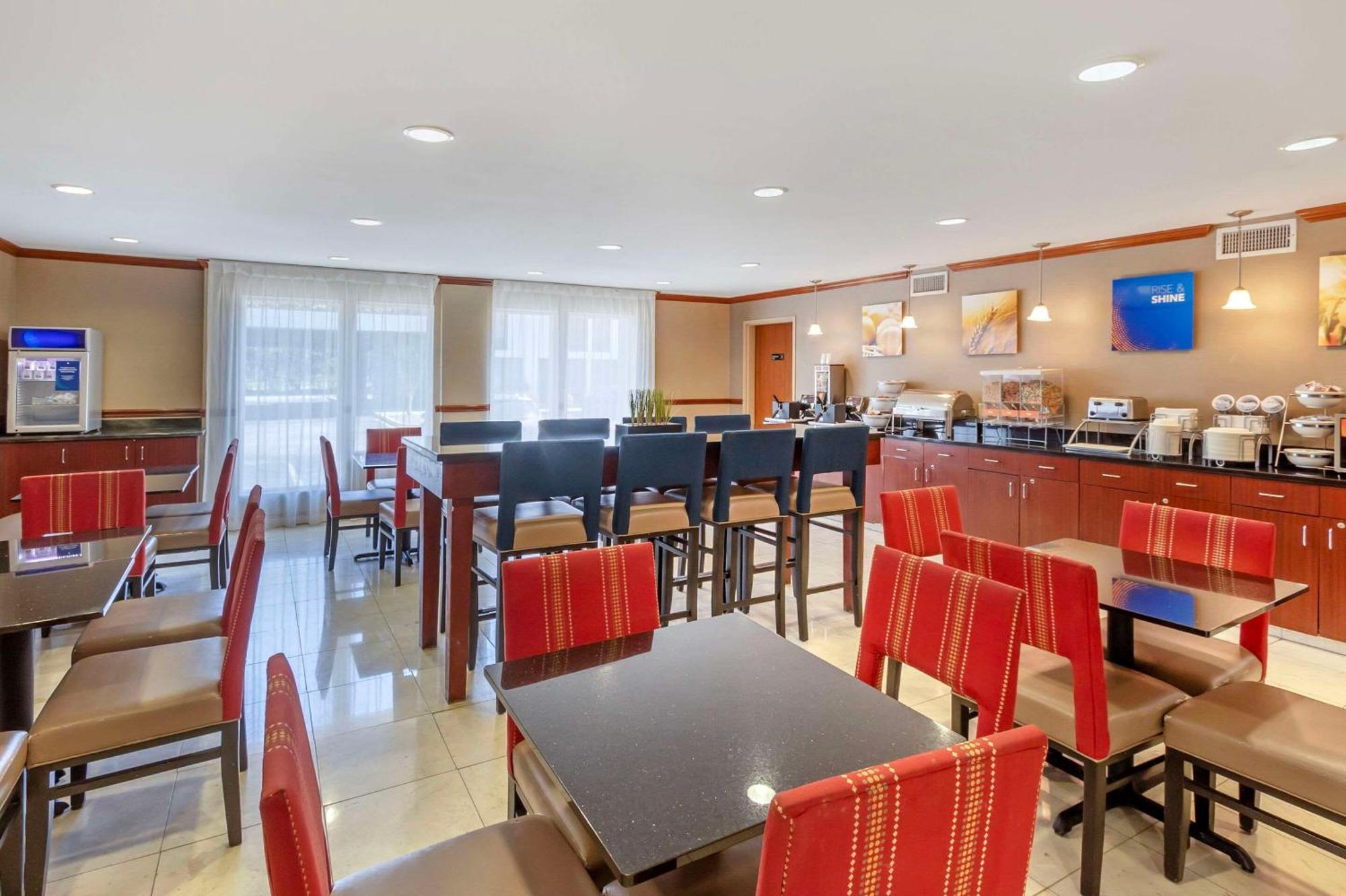 Comfort Inn & Suites Airport Convention Center North Charleston Extérieur photo