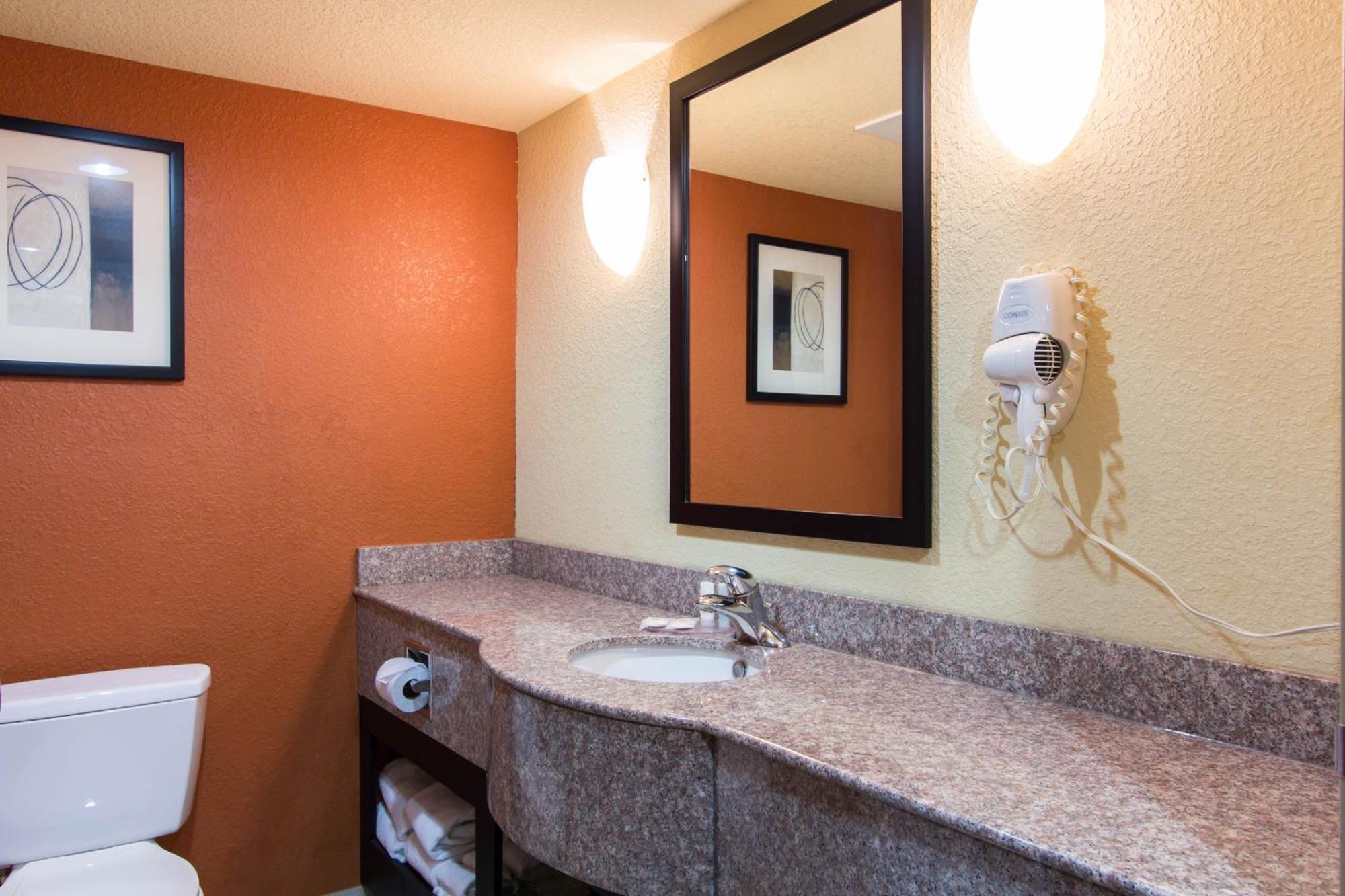 Comfort Inn & Suites Airport Convention Center North Charleston Extérieur photo